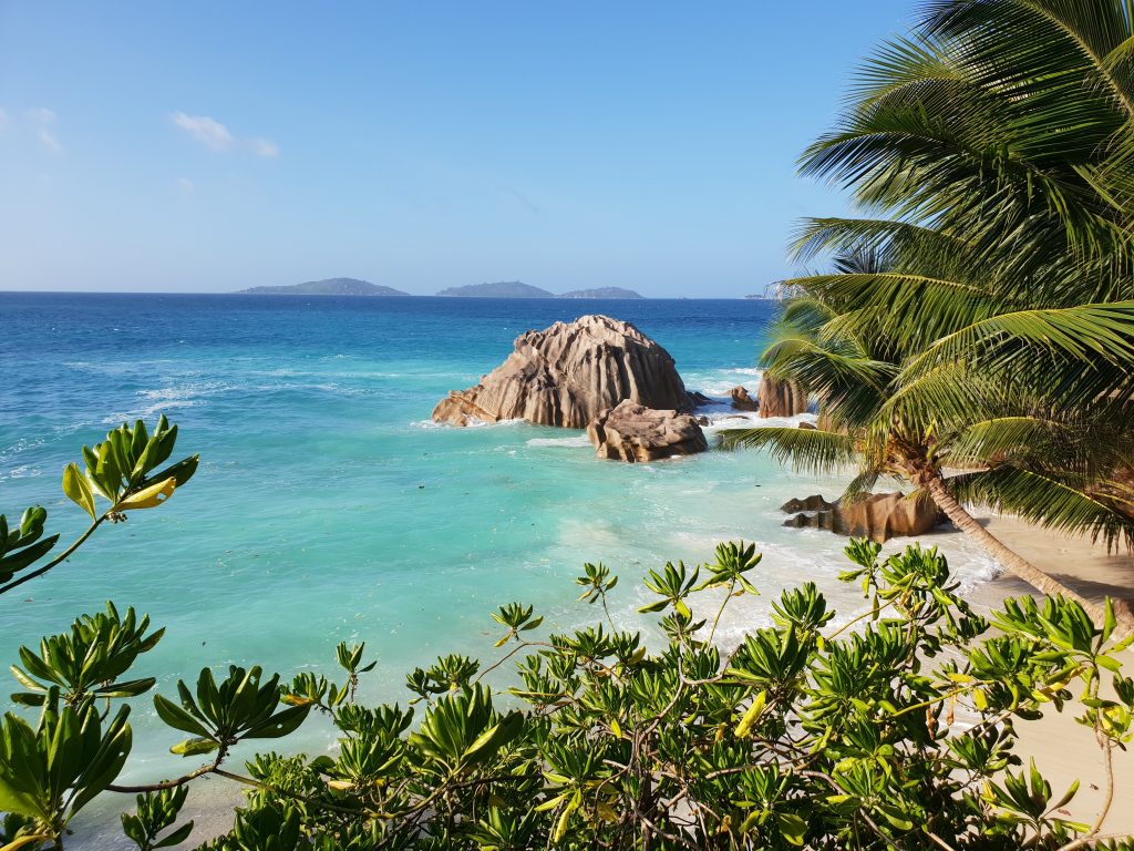 Voyage de noces aux Seychelles vue sur la plage