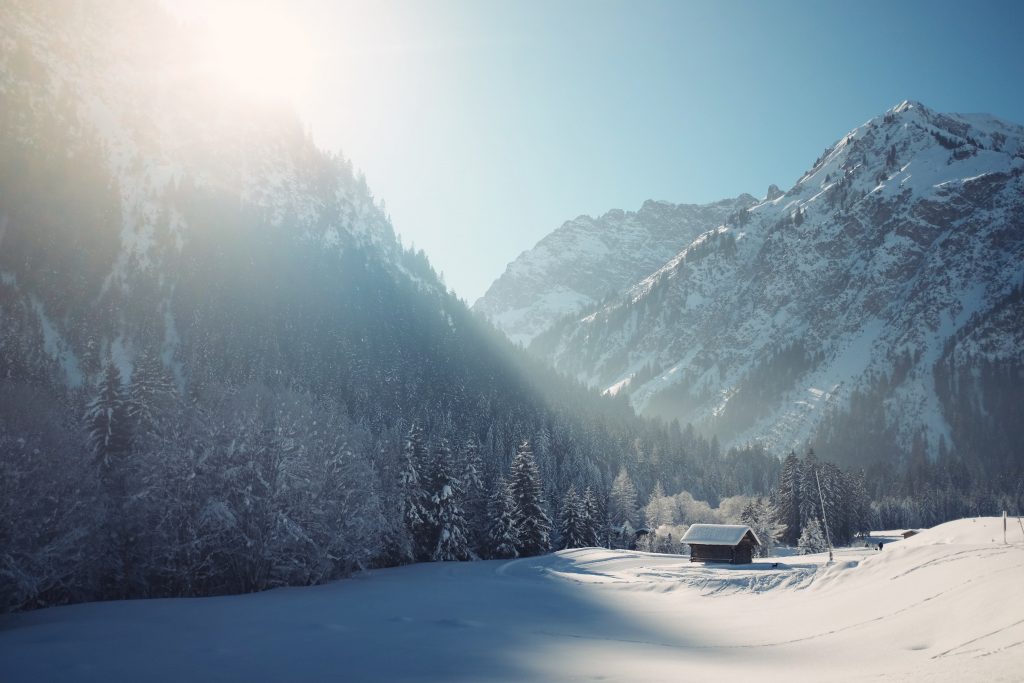 Lune de miel en hiver paysage de montagne autrichien