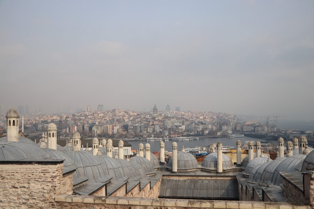 Sources chaudes en amoureux vue sur les toits du hammam Suleymaniye à Istanbul