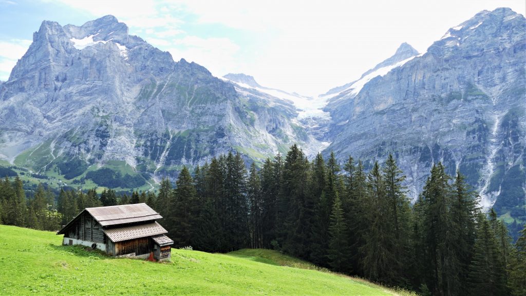 Séjour insolite en Suisse - Chalet face aux montagnes