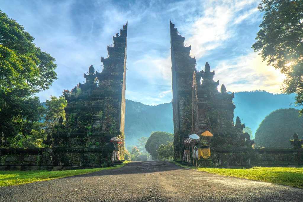 Lune de miel bon marché en Indonésie - Temple sur l'île de Bali